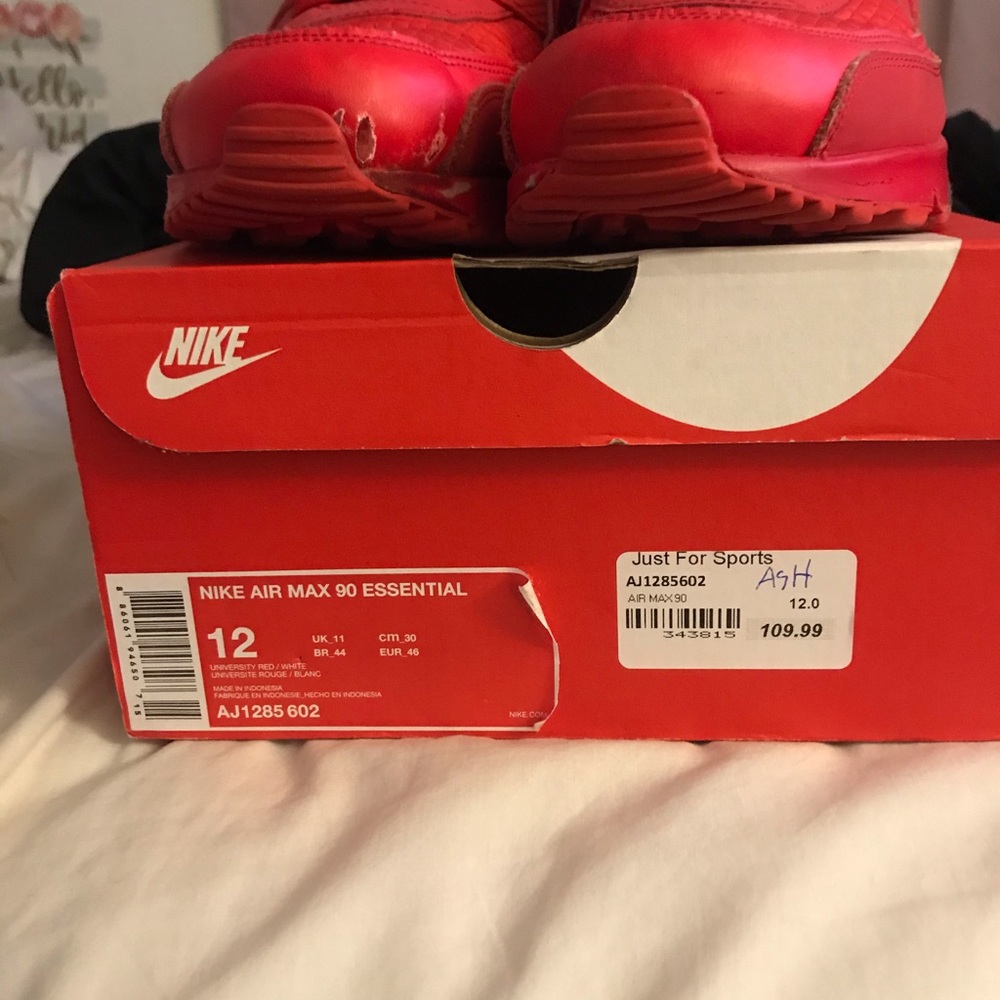 Men’s Nike sneakers